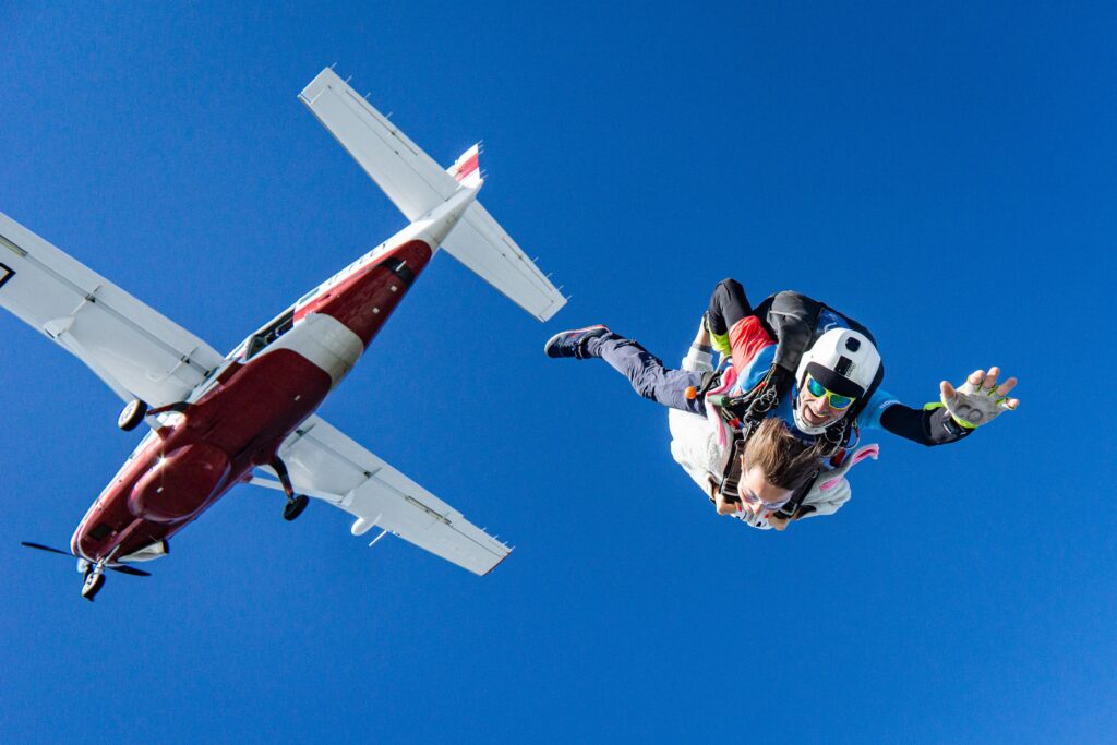 Parachute jumping above Budapest - what a thrilling activity - STAG VIP