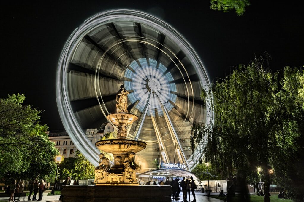 deák square Budapest is a popular meeting point for Hungarians and foreigh people